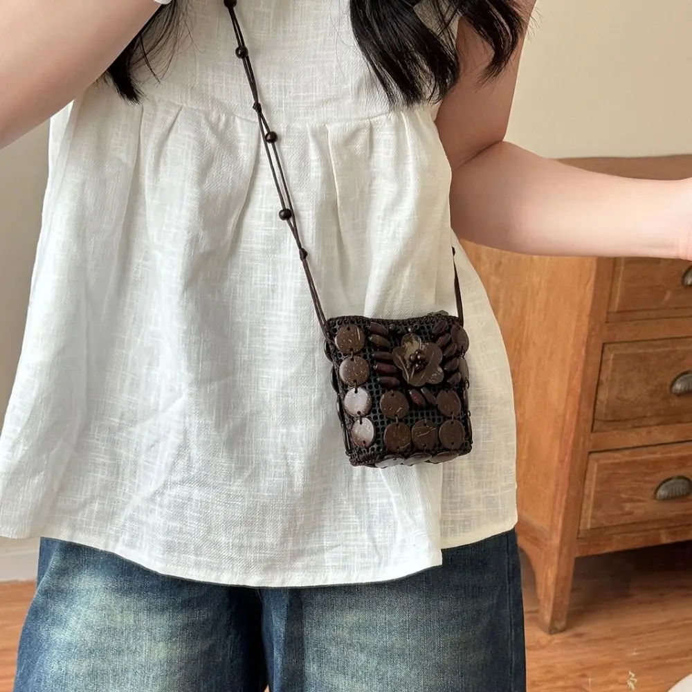 

Portable Cloth Ethnic Style Crossbody Bag Retro Vintage Handmade Weave Bag Handbag Coconut Shell Bohemian Shoulder Bag Women
