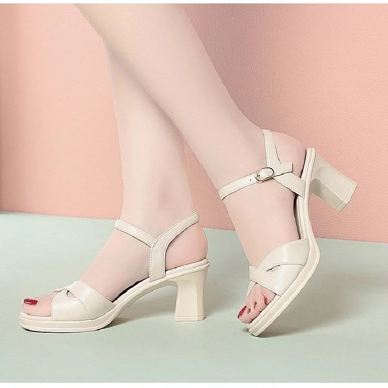 Damen-Sandalen mit Kreuzriemen und Blockabsatz – Bequeme Plateau-Schuhe mit Knöchelschnalle und offener Zehenpartie für Büro, Party und Alltag – Detail 8