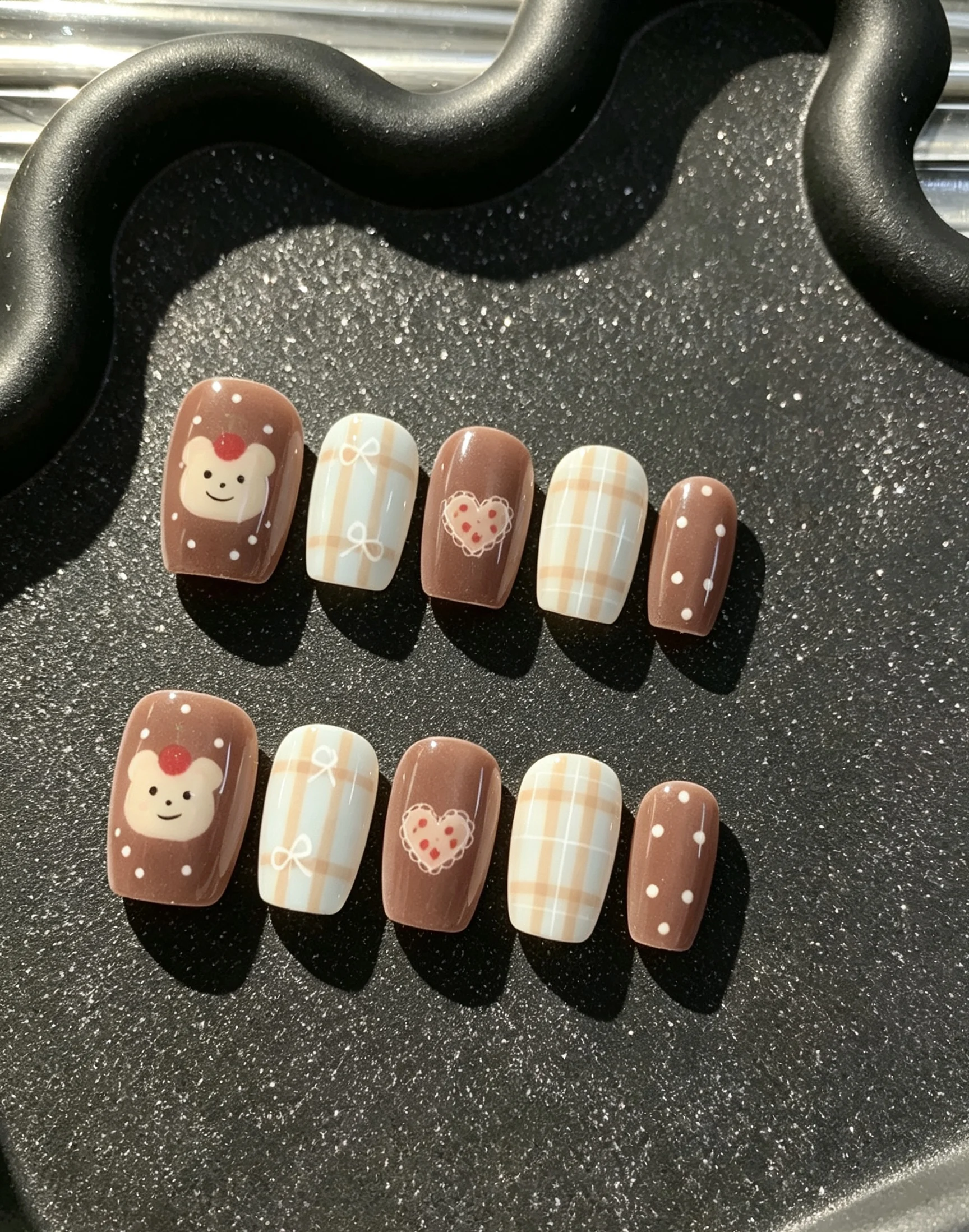 10-Piece Set of Caramel Brown Bear Plaid Short Square Wearable Nails, Cute Bear with Red Hat, Lace Heart, Simple Bow, Retro Polka Dots, Soft and Cute Childlike Style