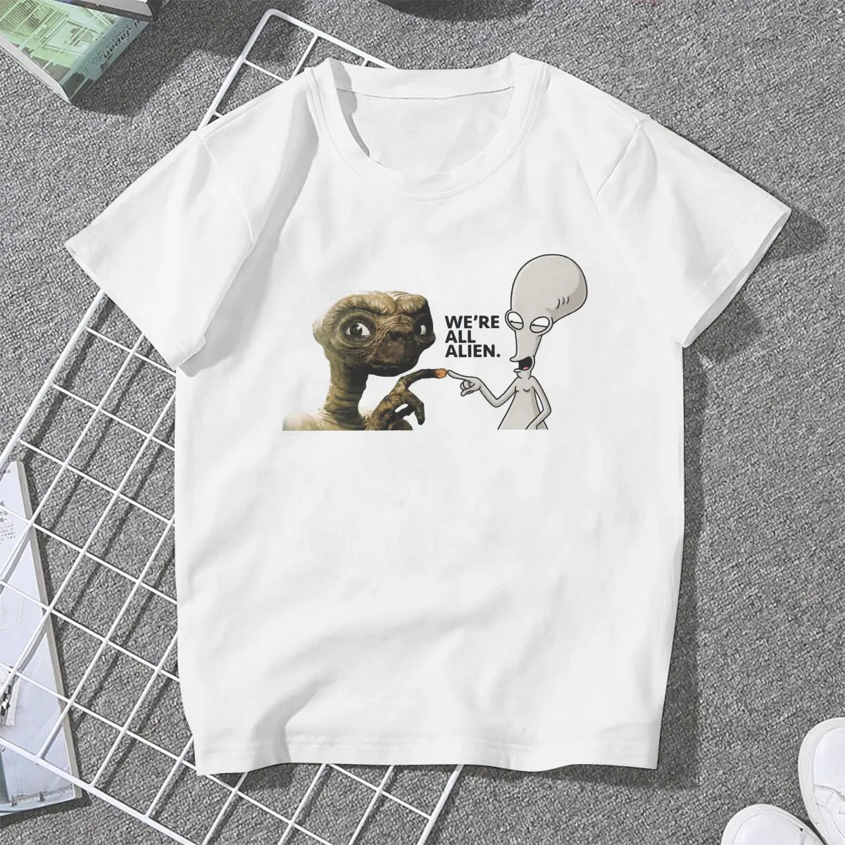 ET AND ROGER ALIEN LOVE The Americans Roger Alien Cartoon Women T Shirt Fibre Fashion O-Neck Polyester TShirt