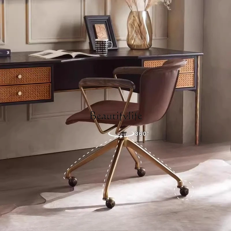 Nordischer moderner erstklassiger Retro-Nostalgie-Bürostuhl aus Rindsleder, schmiedeeiserner Computer-Drehstuhl