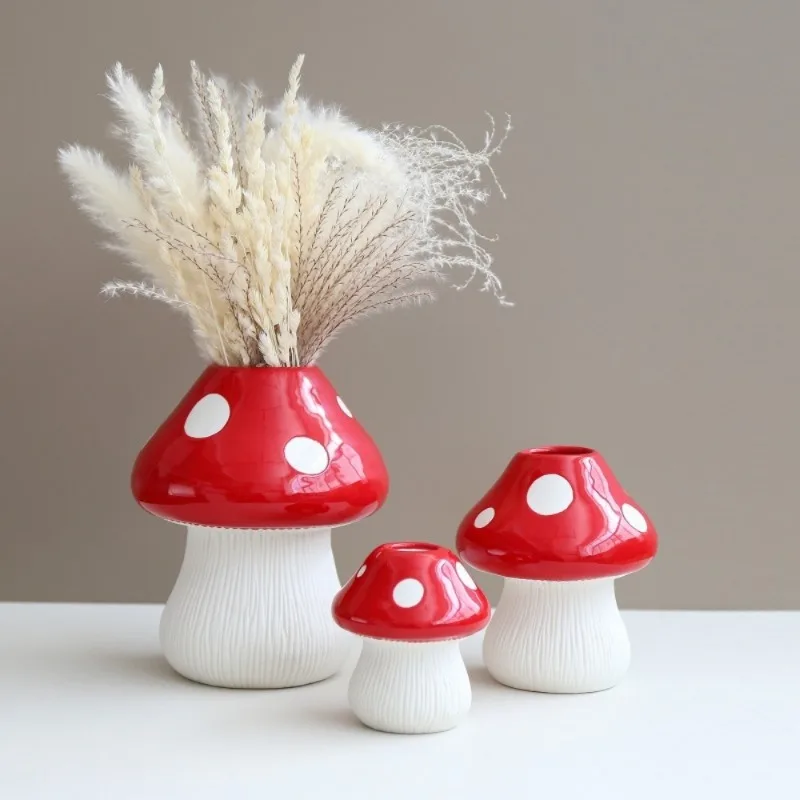 Creative cartoon mushroom-shaped ceramic vase ornaments, Nordic style home decoration crafts, modern desktop flower arrangement