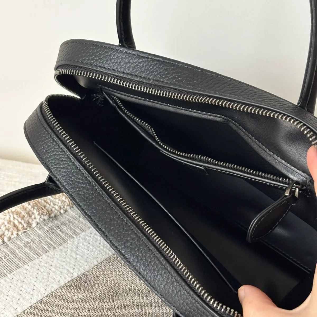FIRMRANCH 2026 Autumn/Winter Classic Black Minimalist Shell Design Handheld Bowling Bag Premium Genuine Leather Women's Purse
