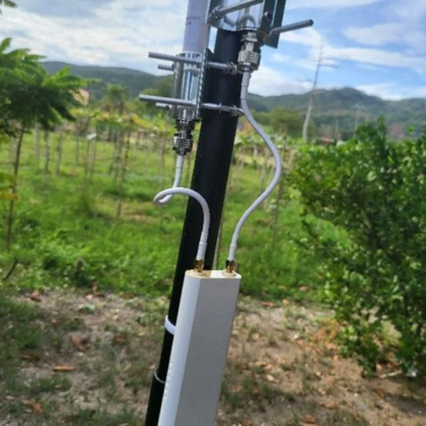 

Hot Sales Outdoor Base station Wifi Antenna 12dBi 2.4G 5.8G Dual band signal booster Fiberglass Antenna