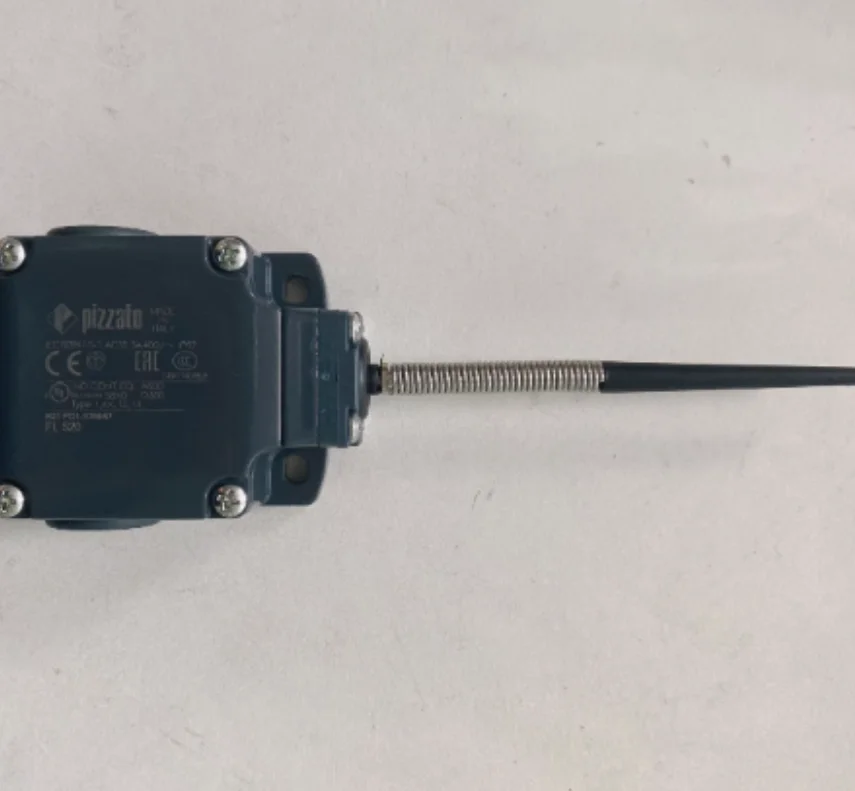

New original Pizzato FL520 Limit switch Travel switch