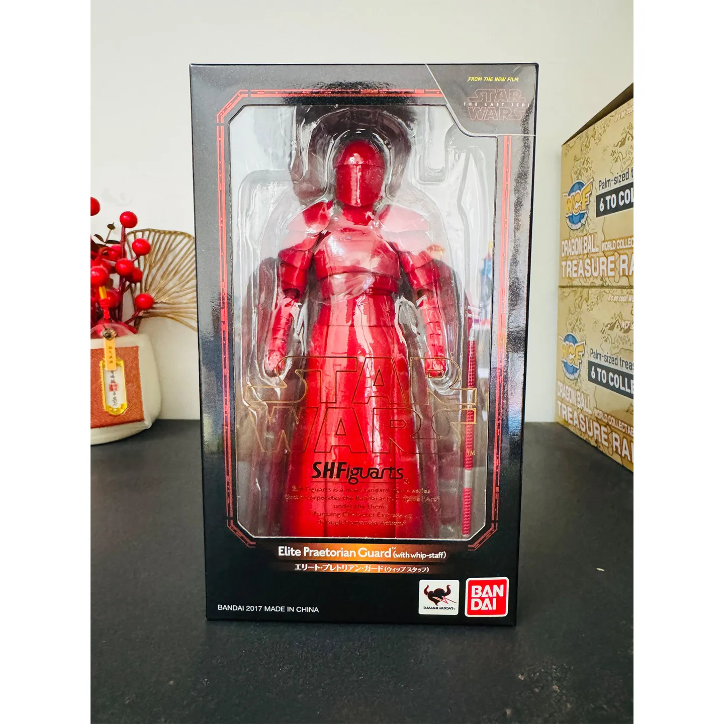 

Коллекционная фигурка Bandai SHF из серии «Красное мечеволкодактилий» — модель с длинным мечом для фанатов