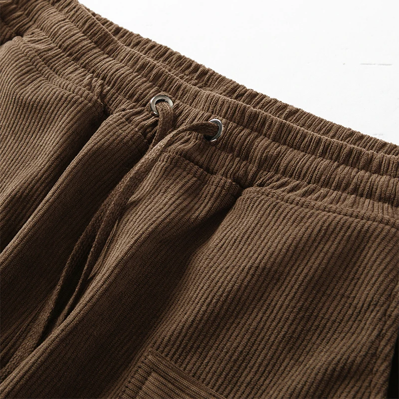 新しいカジュアルメンズ無地コーデュロイショートパンツ春夏スタイリッシュなマルチポケットパッチワークショーツ男性ファッションストレートショーツ