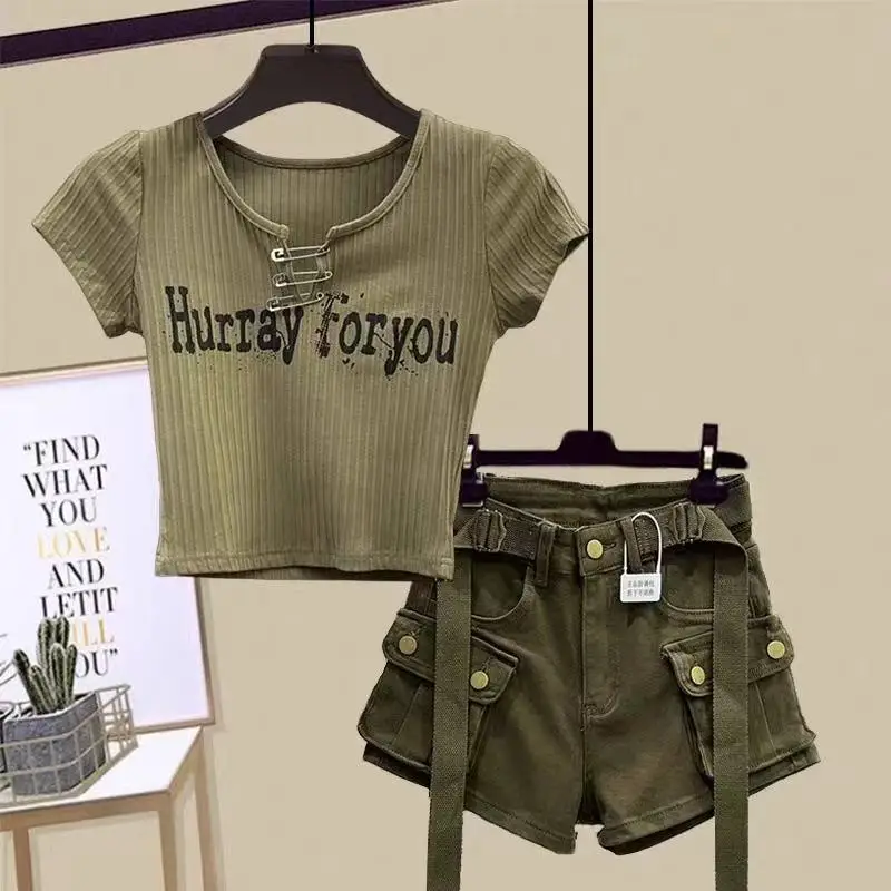 

Girls' Summer Set 2025 New Style Girls' Short sleeved T-shirt Middle and Large Retro Shorts Two piece Set Fashionable Trend