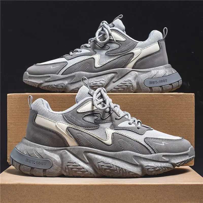 Oddychająca siateczka męskie buty sportowe 2023 lato nowy trend wszechstronny wzrost białych buty dla taty do biegania