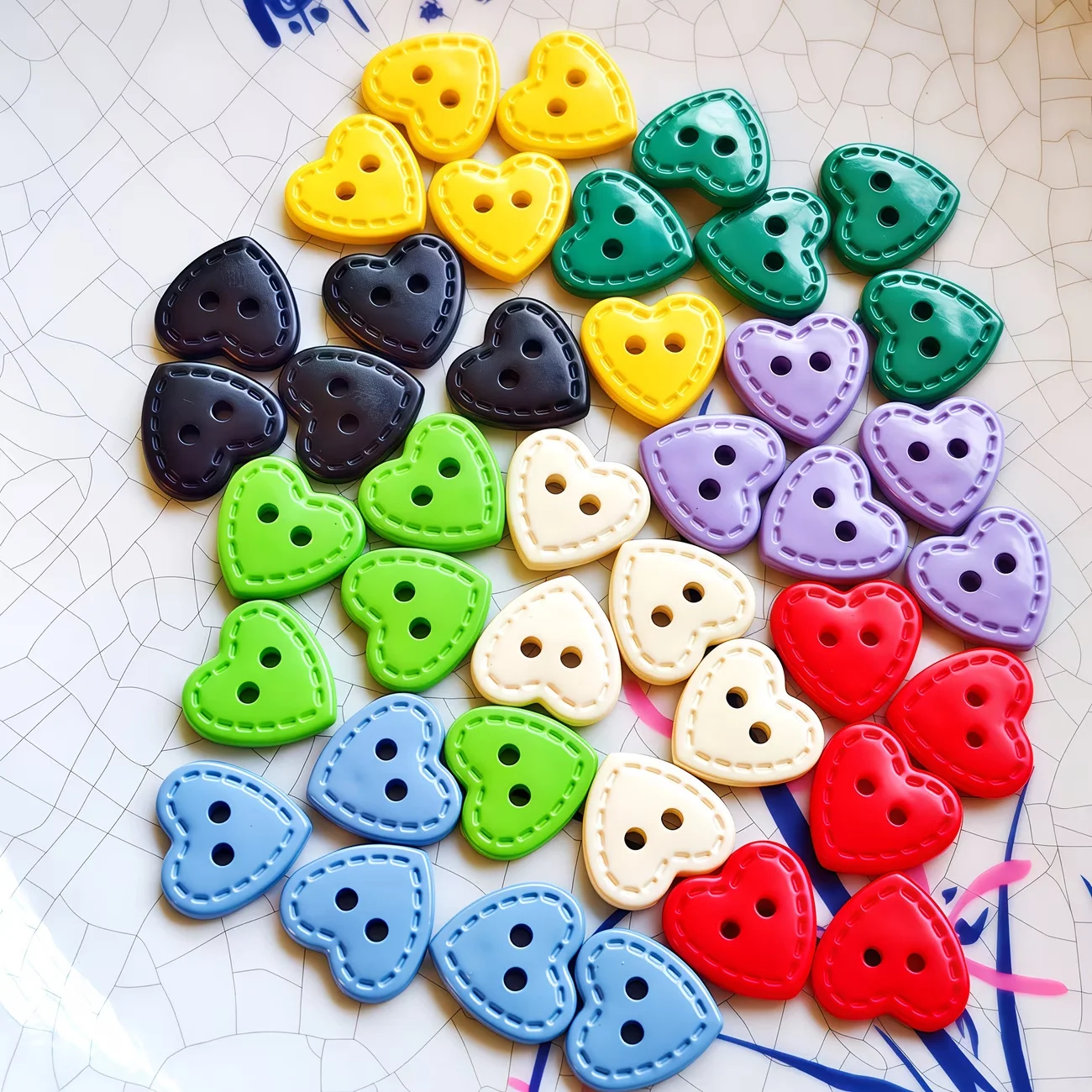 10 pieces heart-shaped two-eye button sweaters, pajamas, knitted sweaters, clothing jackets, decorations, hand-sewn buttons