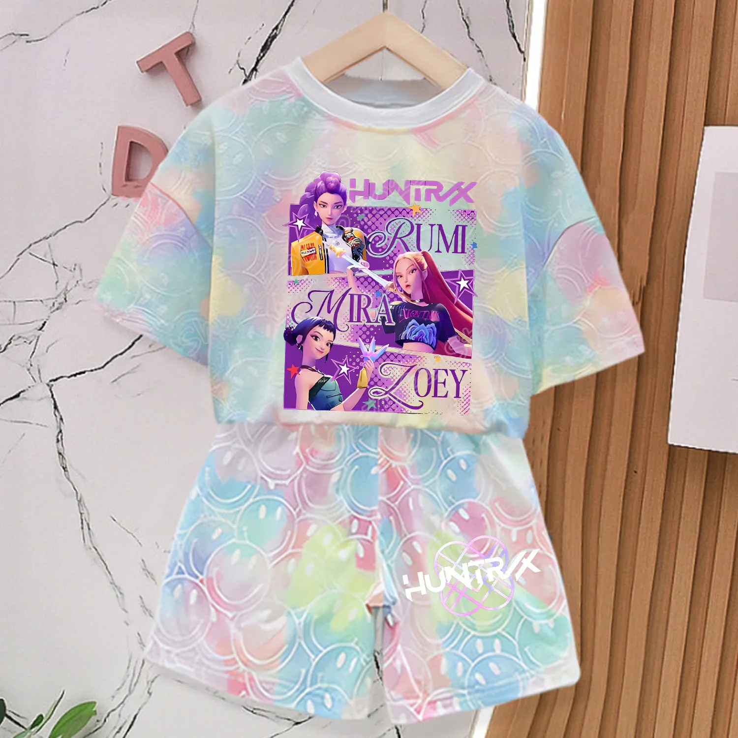 Neues KPOP Demon Hunters T-Shirt und Hosen Set Mädchen Sommerkleidung Kawaii Smiley-Gesicht Kurzarm-Outfits Kinder Tee Top Pyjamas Geschenk