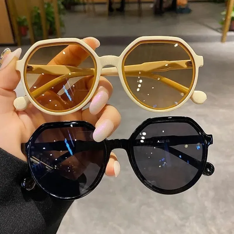 선글라스 2024 Fashion Candy Color Vintage Square Eyewear Small Frame Women Sunglasses Fashion Accessory Oculos De Sol