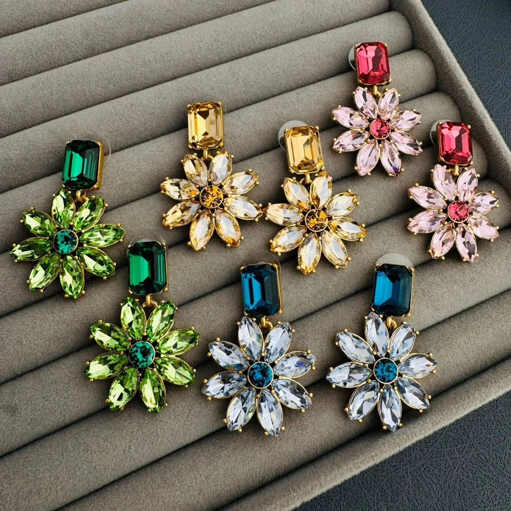 New Fashion Temperament Shiny Glass Stone Flowers Old Style Light Luxury Niche High-end Earrings for Women Accessories for Women