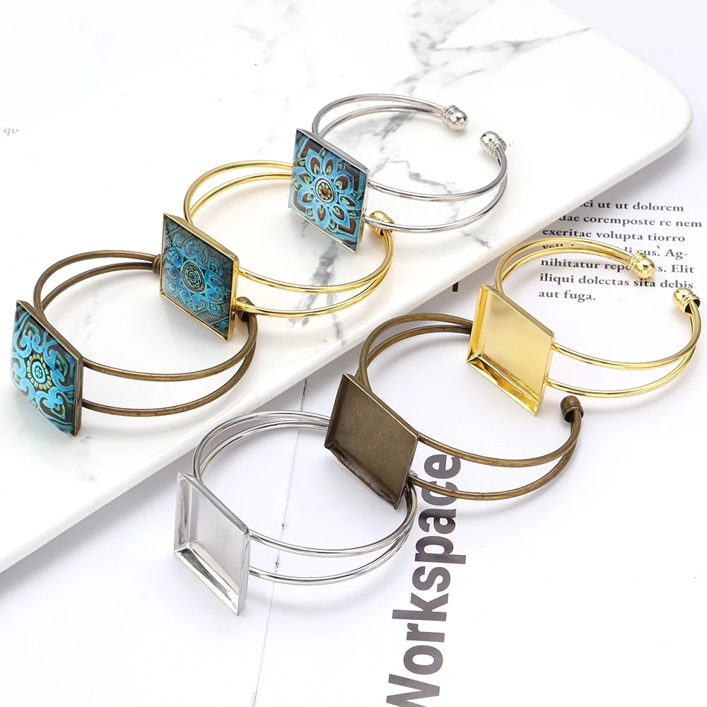 عالية الجودة الفولاذ المقاوم للصدأ 25 مللي متر 4 ألوان الإسورة قاعدة سوار النتائج فارغة صينية الحافة إعداد كابوشون النقش