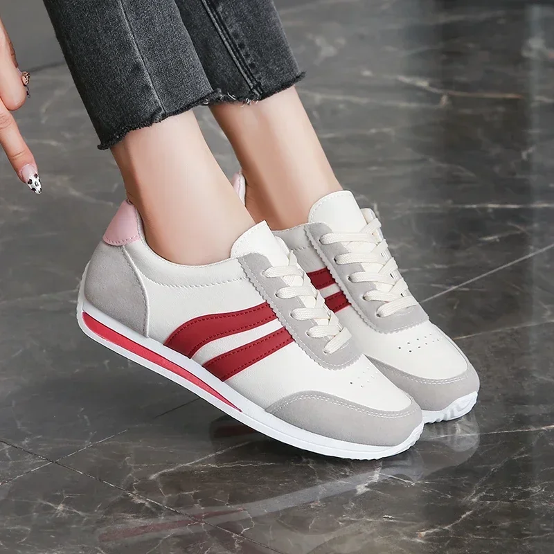 

New Fashionable Comfortable Lightweight, Casual Sports Shoes for Spring and Autumn Round-headed Simple Breathable Women's Shoes