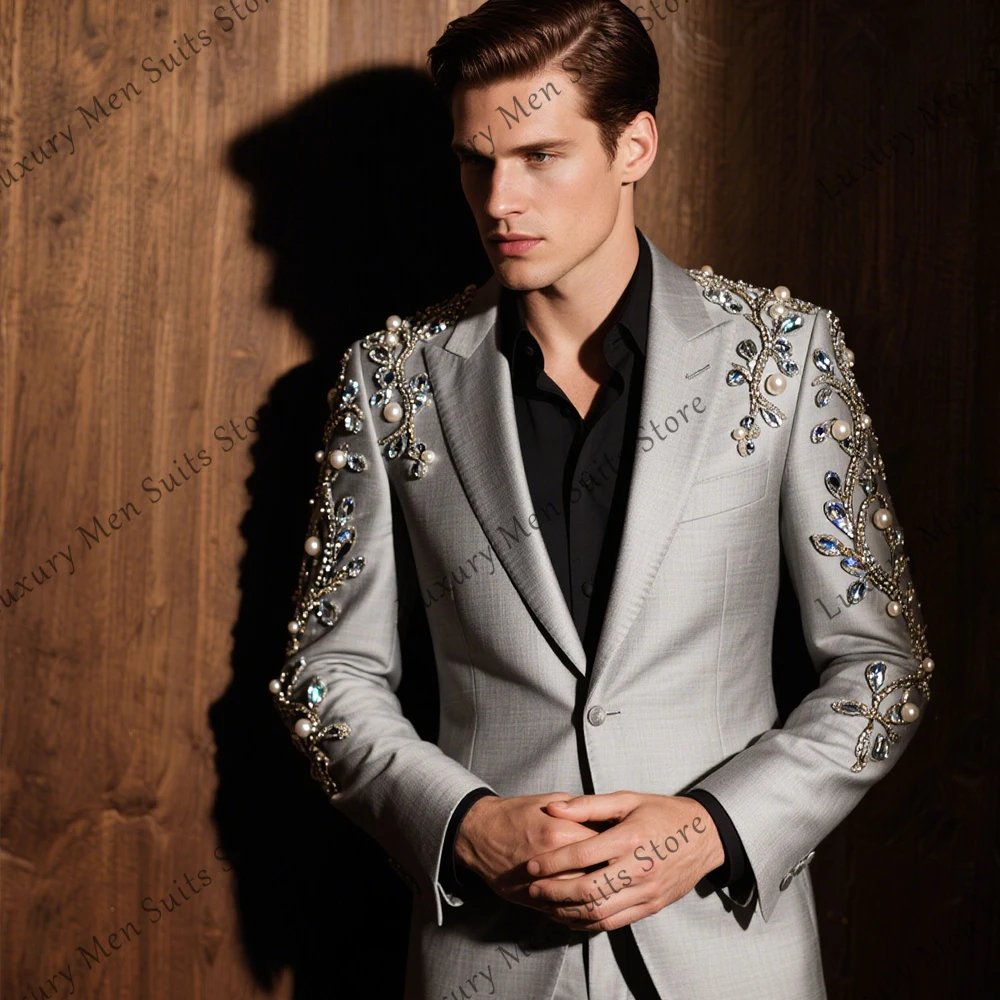 

Elegant Pearls Men Suits 2 Pieces Rhinestone Tuxedos Evening Party Outfits Customized Blazer Pants traje juvenil masculino