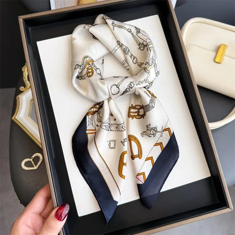 

2025 New Luxury Brand 70X70CM Shawls Chain Print Scarf Headcloth Small Fashion Women Scarves Bandanna Foulard Hijab