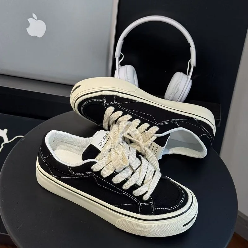 

Board shoes 2026 new ins board shoes flat canvas shoes men's summer versatile white shoes Korean version student lace up