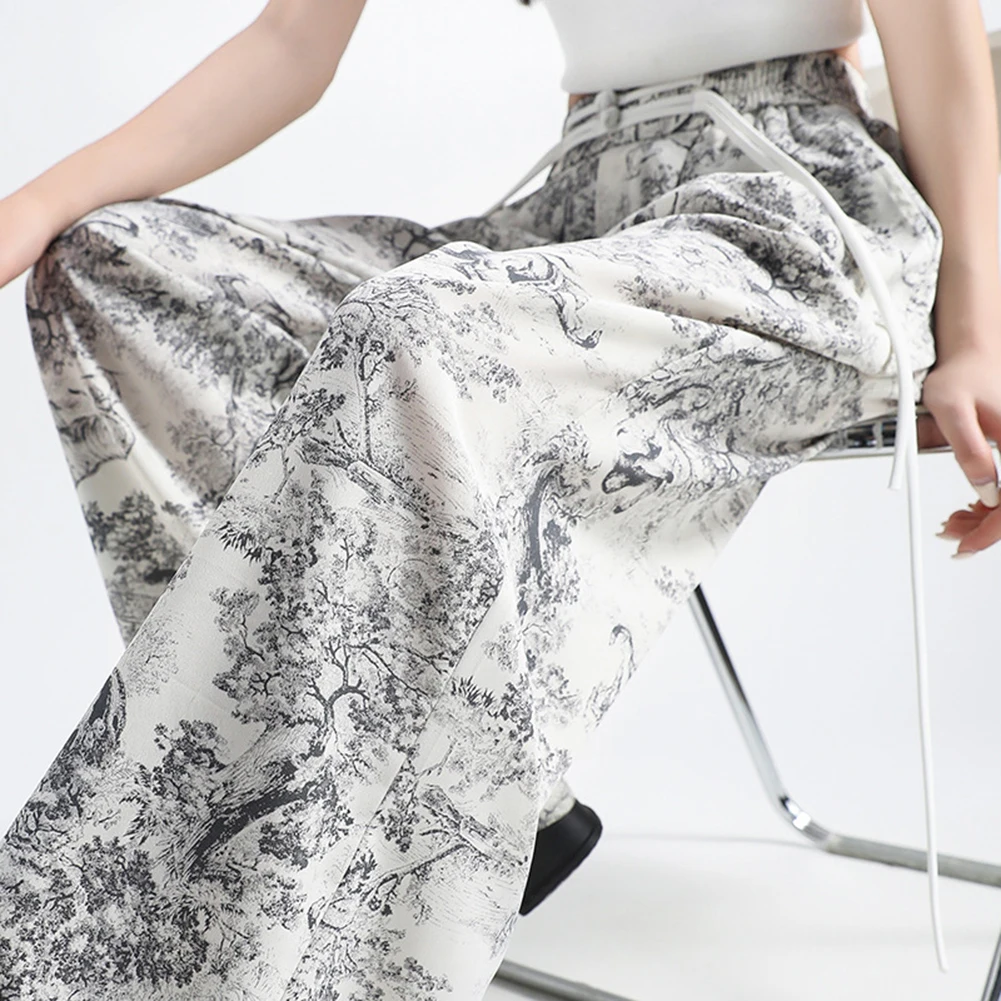 

Повседневные серые брюки с высокой талией и принтом чернил. Повседневная одежда в базовом стиле. Серые брюки. Микроэластичность. Повседневная одежда.