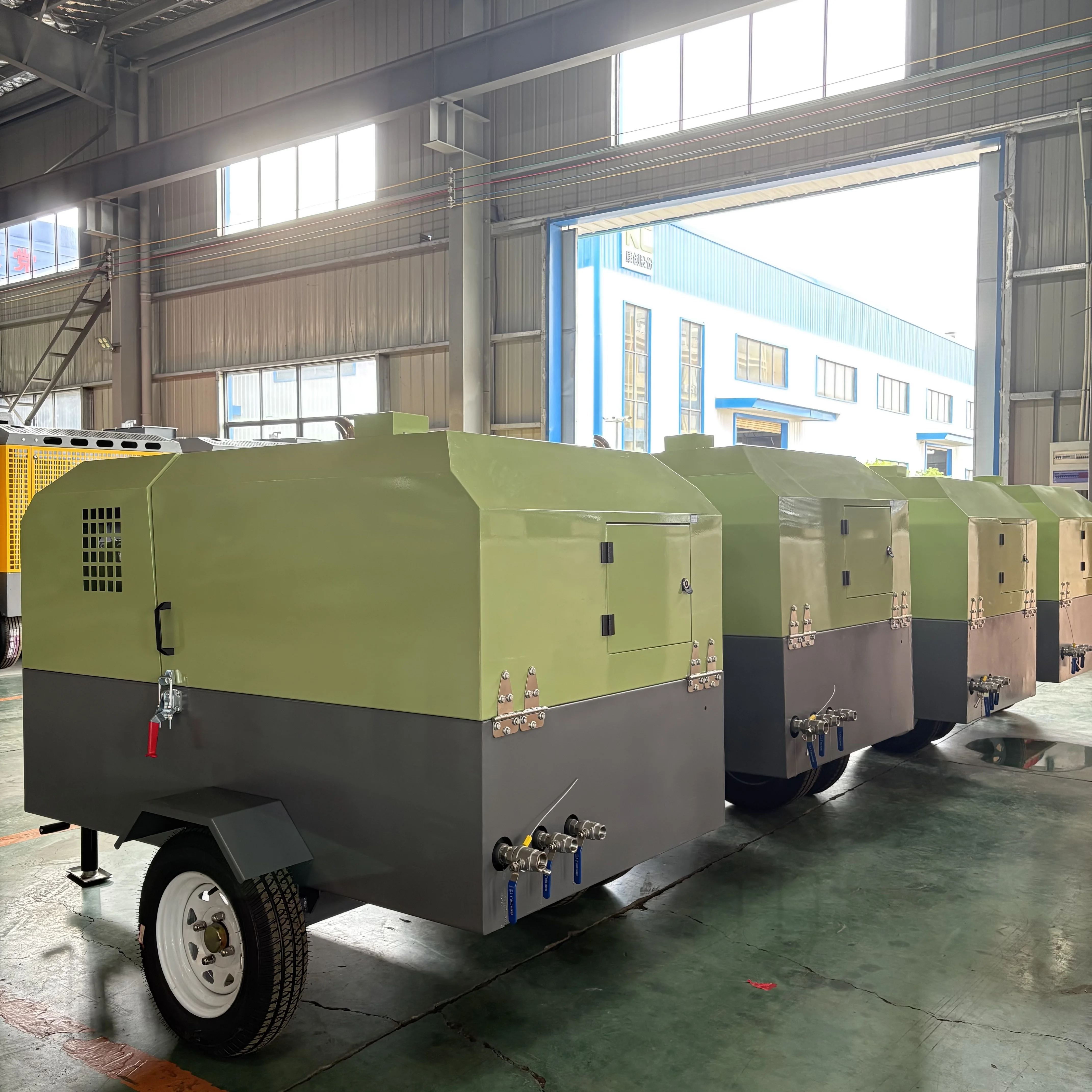 New Design diesel Screw air Compressor Portable Small Jack Hammer air Compressor Trailer Three air Outlets