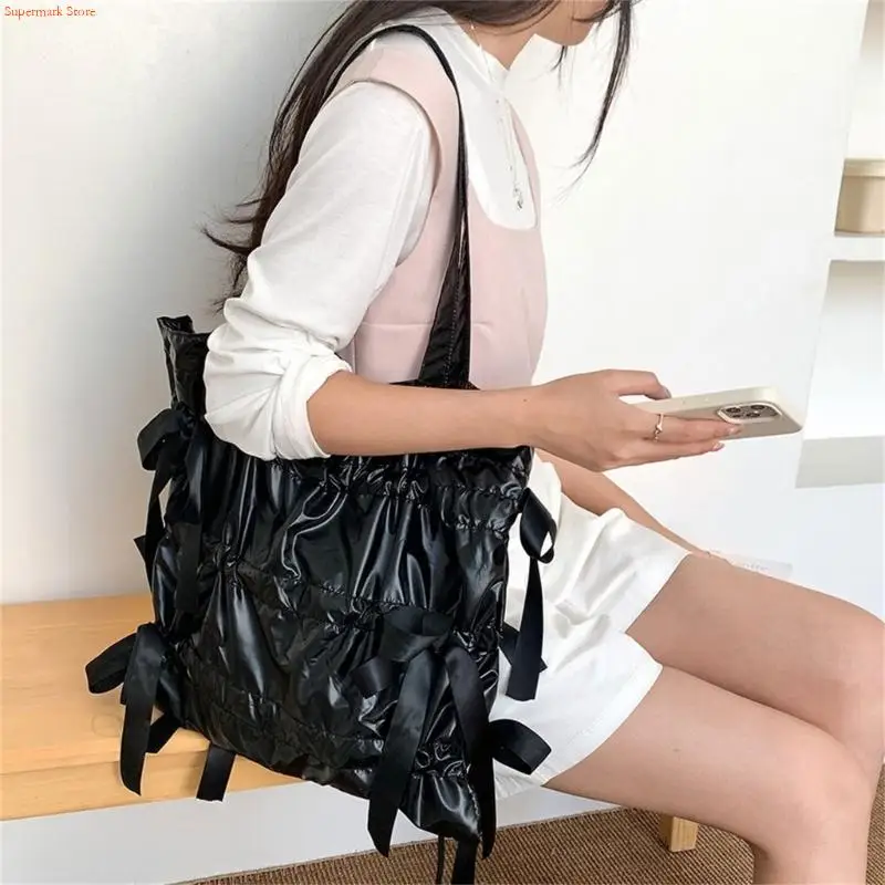 

Q5WE Elegant Pleated Handbag with Bows Decors Nylon Shoulder Bags Underarm Bags for Trendy Women and Professional Occasion