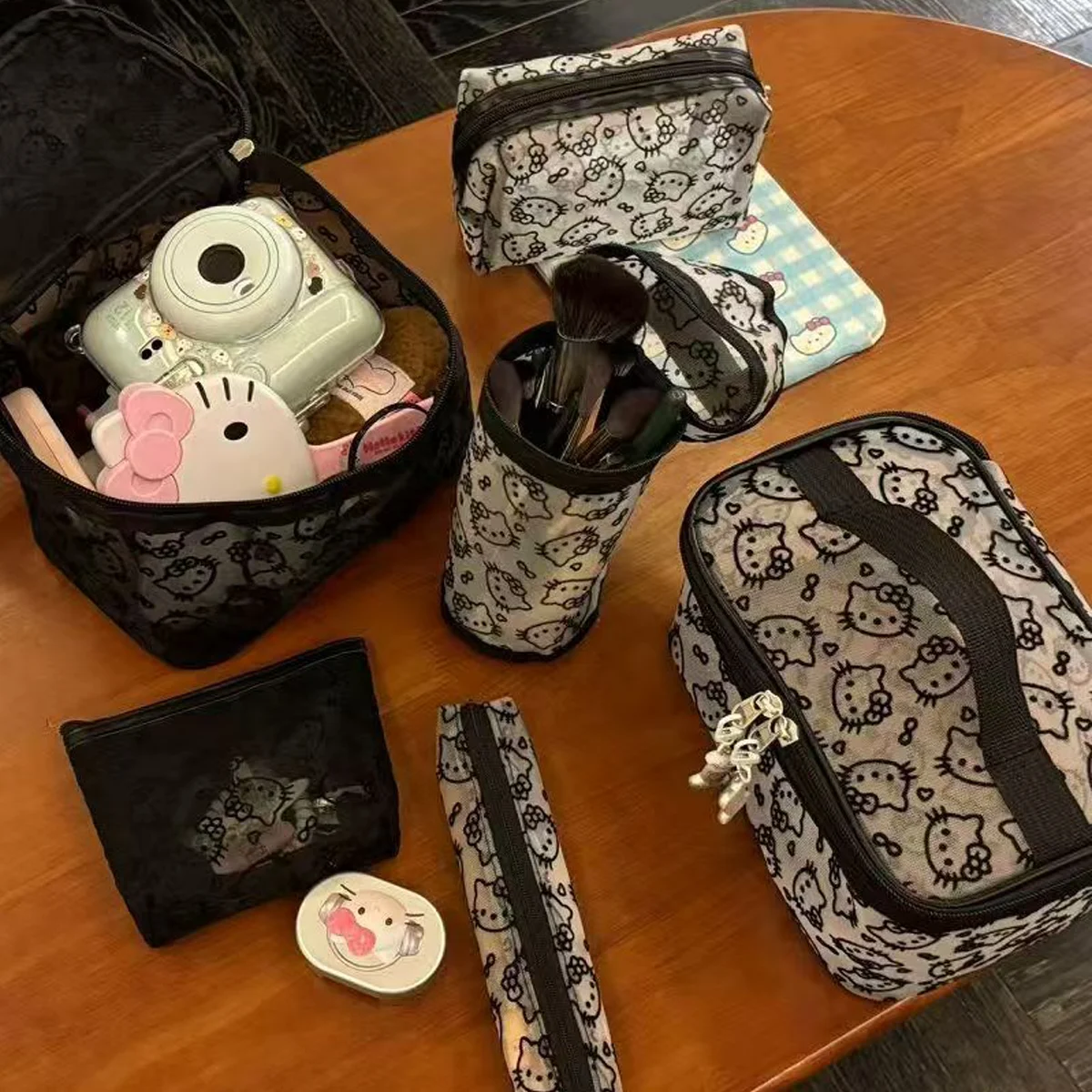 Bolsa de maquiagem em malha transparente da Hello Kitty, organizador de cosméticos flocado, nécessaire portátil para viagem.