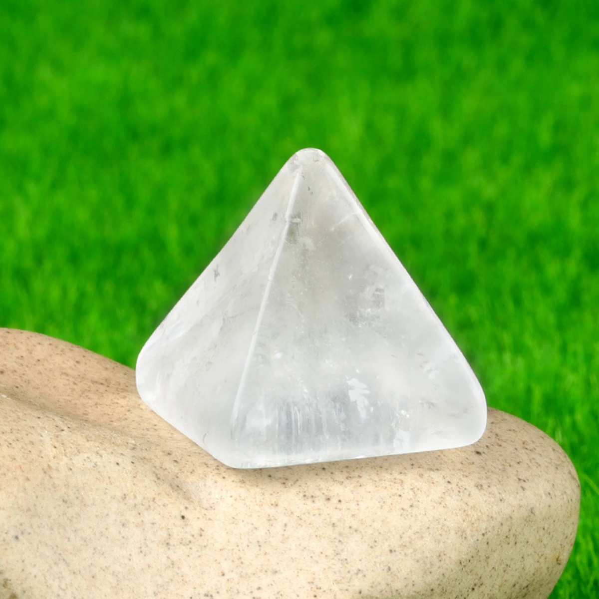 2 stücke Natürliche Halbedelstein Weiß Kristall Pyramide Zarte Kleine Anhänger Lose Perlen Schmuck Machen DIY Halskette Armband