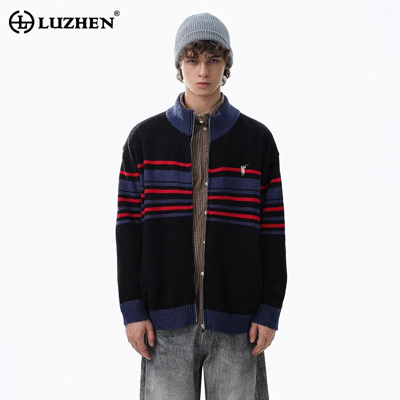 

LUZHEN 2025 Winter New Stripe Printed Handsome Casual Knitted Cardigan Men's High Quality Color Contrast Design Sweater JY5420