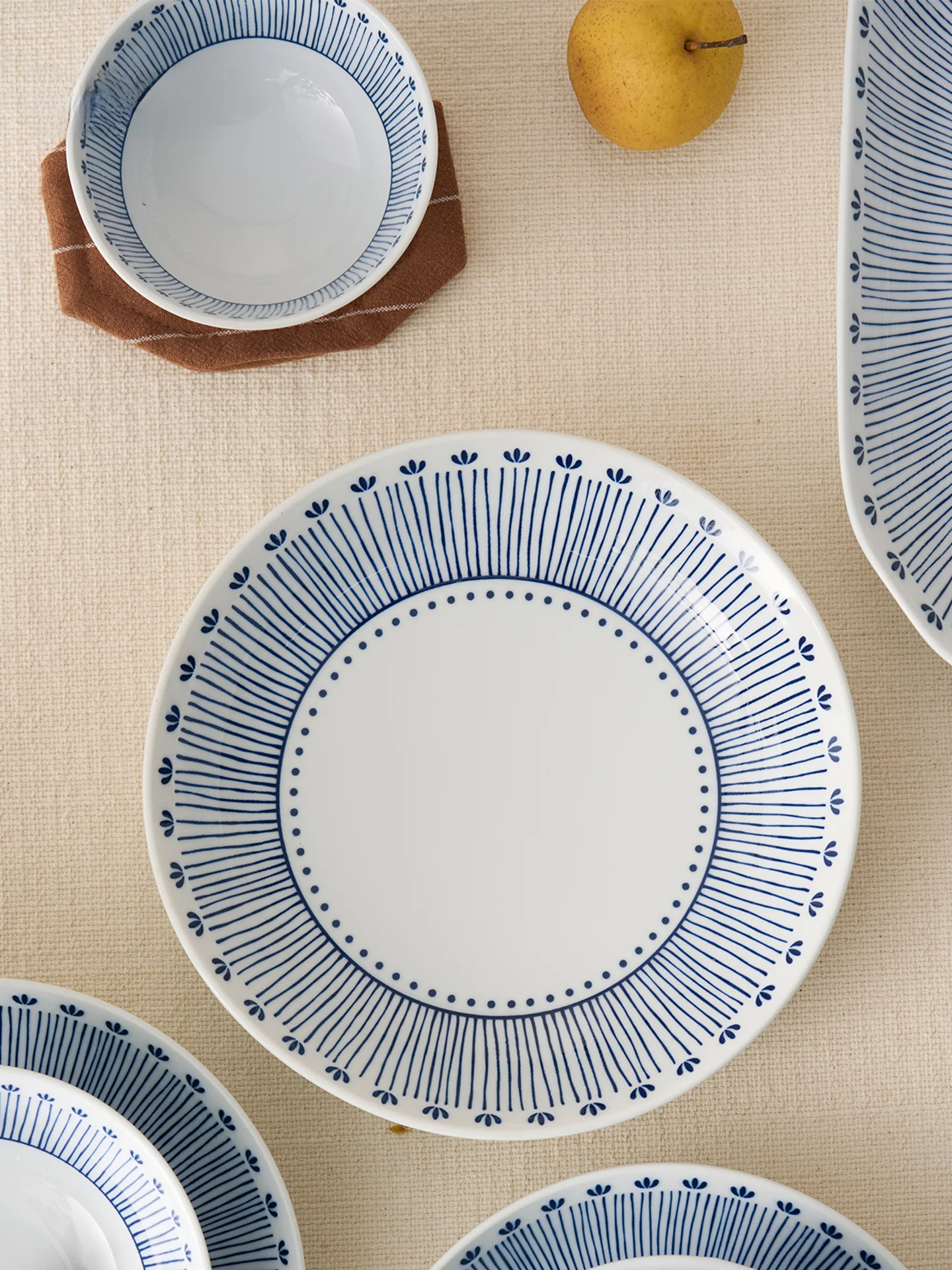 

Китайская традиционная тарелка с подглазурной росписью для домашнего использования, особо красивая круглая тарелка для стир-фрай, плоская тарелка