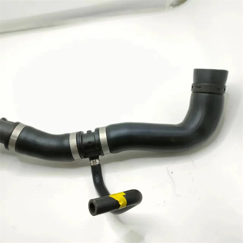 Car for Jaguar XF X250 3.0 V6 Petrol 2008-2015 for Jaguar XJ X351 3.0 V6 Petrol 2010- Upper Radiator Coolant Hose JLM21499