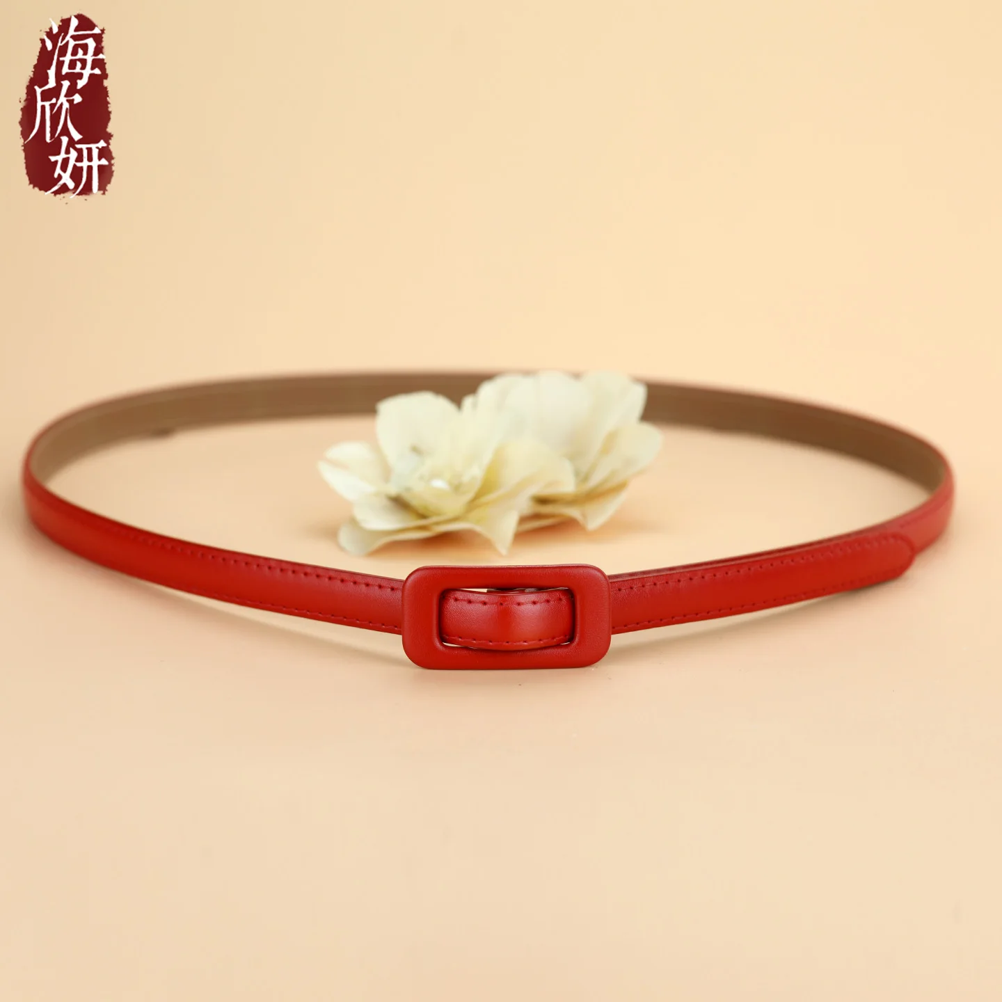 本革ベルト-レディース-ファッション-赤馬年ベルト-パンチングなし装飾-シャツ-スカート-パンツと合わせられるベルト