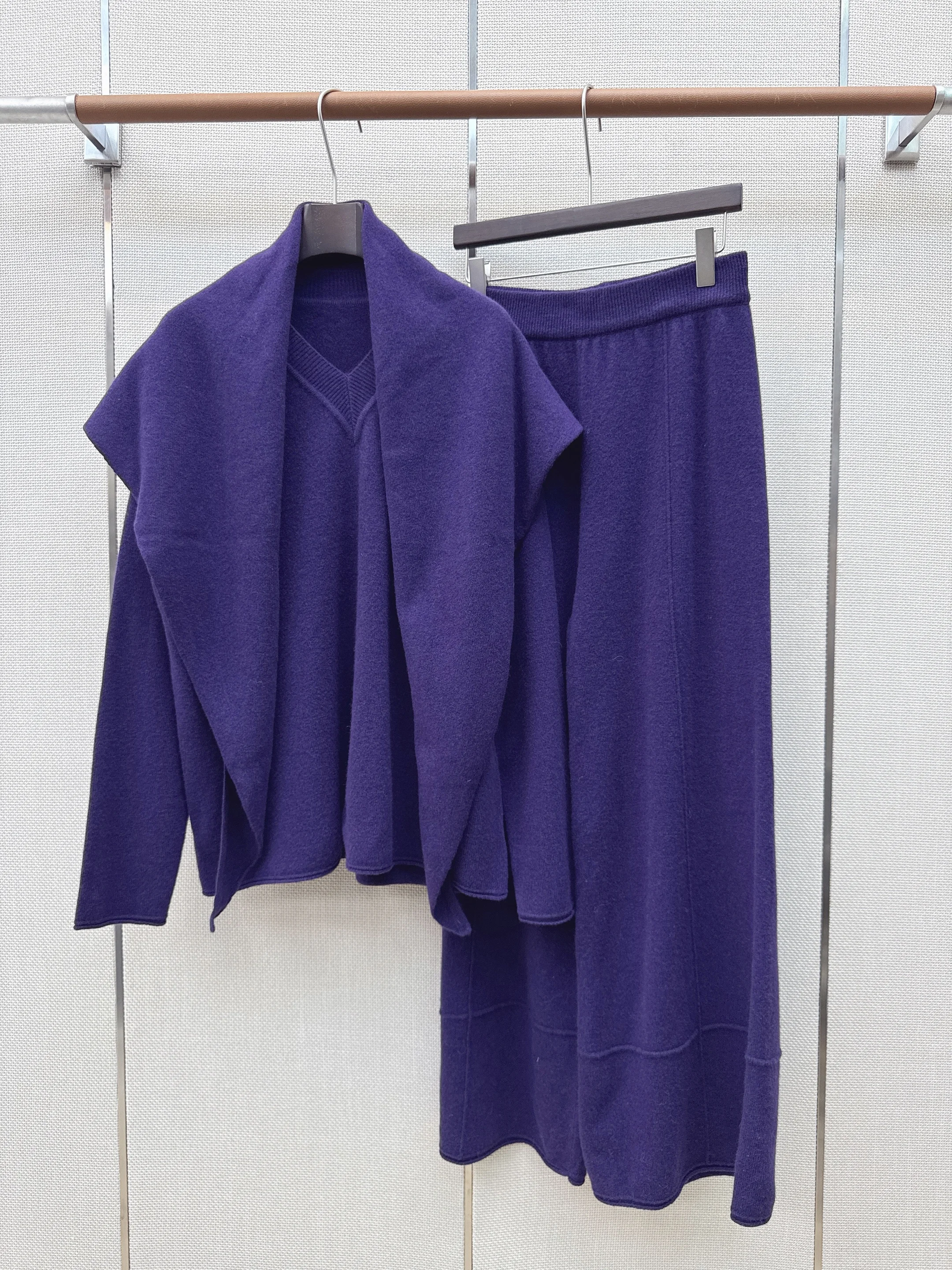 Early Autumn New Arrival Elegant Wool Outfit Triangle Scarf Shawl + V-neck Loose Sweater + Elastic Waist Straight Pants 100% Imp