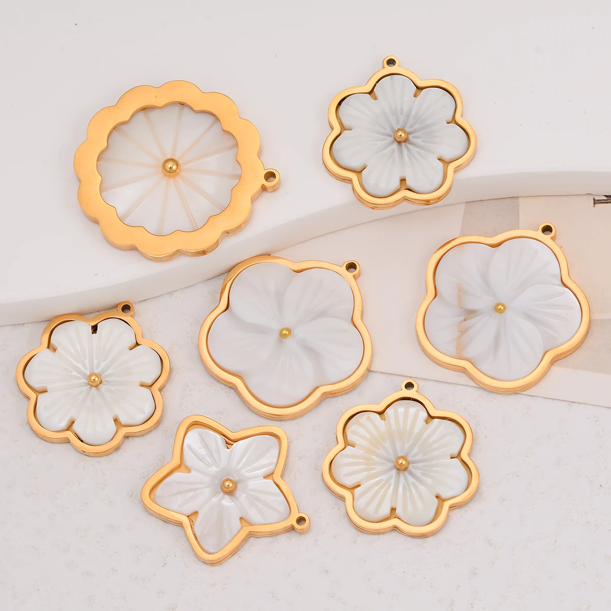 

2Pcs White Shell Stainless Steel Pentagram Flower Charms Pendant DIY Necklace Earrings Jewelry Making Materials Accessories