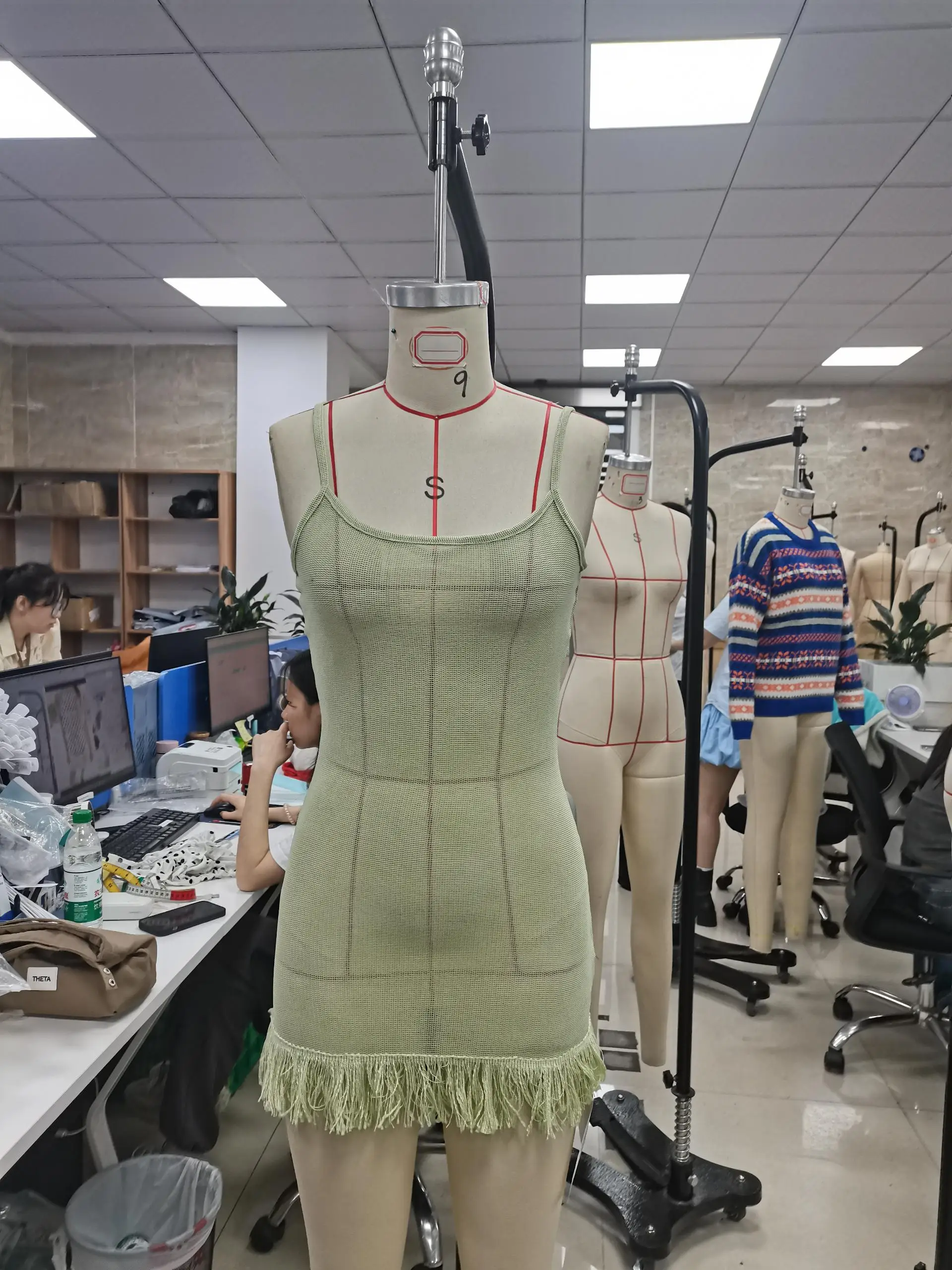 

Модное женское вязаное платье без рукавов, летнее, с рваным краем, однотонное, мини, облегающее, для вечеринок, отпуска, пляжа, уличной моды