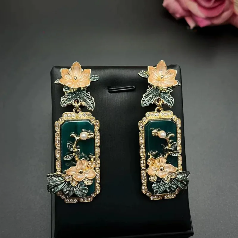 Fashion High-End New Middle-Aged Imitation Jade Carved Glass Pearls Retro Earrings For Women Jewelry Accessories Gifts Wholesale