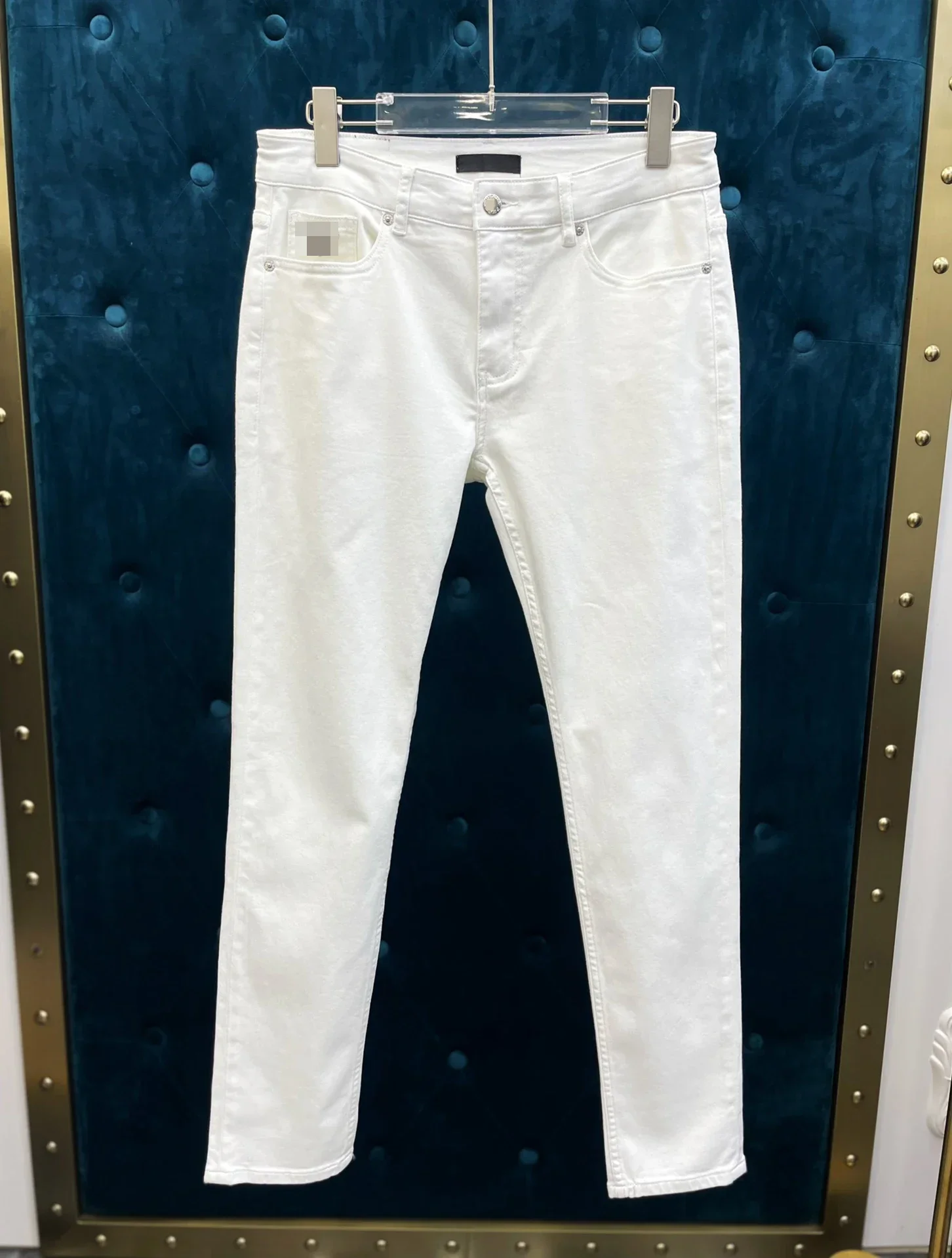 

2024 DIKU men's spring/summer jeans have a beautiful, refreshing, and comfortable color, with excellent upper body