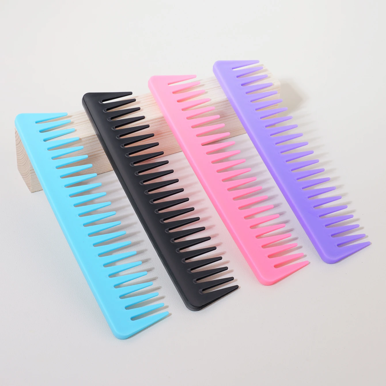 

Набор из 2 профессиональных расчесок для дизайна прически, используемый для ежедневного ухода за волосами, прочный АБС-пластик, специально для настоящих париков из волос