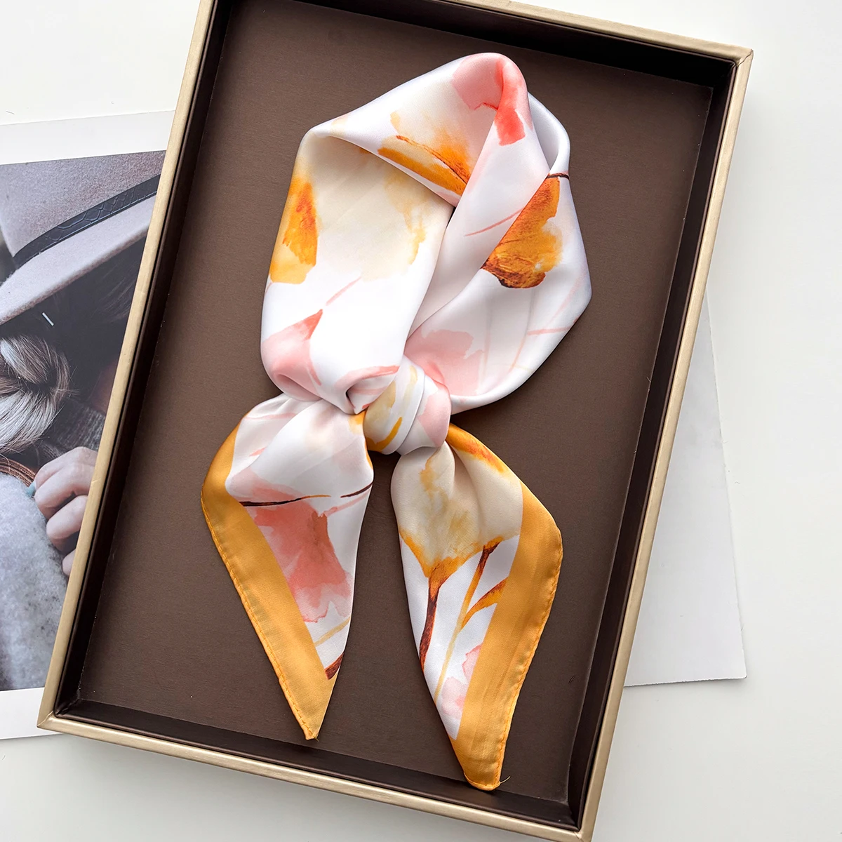 

Four Seasons Fashion Floral Silk Square Scarf 65x65cm Fashionable Neckerchief Hijab Headband Luxury Sunscreen Shawl Bandannas