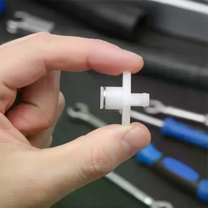 

Фильтрующий элемент топливного насоса для мотоциклов DF40A, DF50A, DF60A, DF50AV, DF60AV, DF100A, DF115A, DF140A, DF70A, DF80A, OEM 15642-88L00