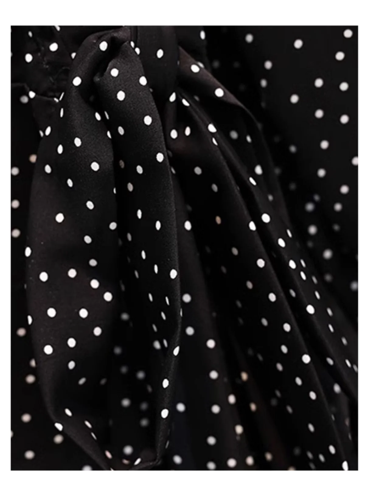 Sukienka maxi w kwiatowy wzór, damska, plus size, elegancka, modna, na wiosnę i jesień, z wysokim stanem, dekoltem w serek, długa, codzienna.