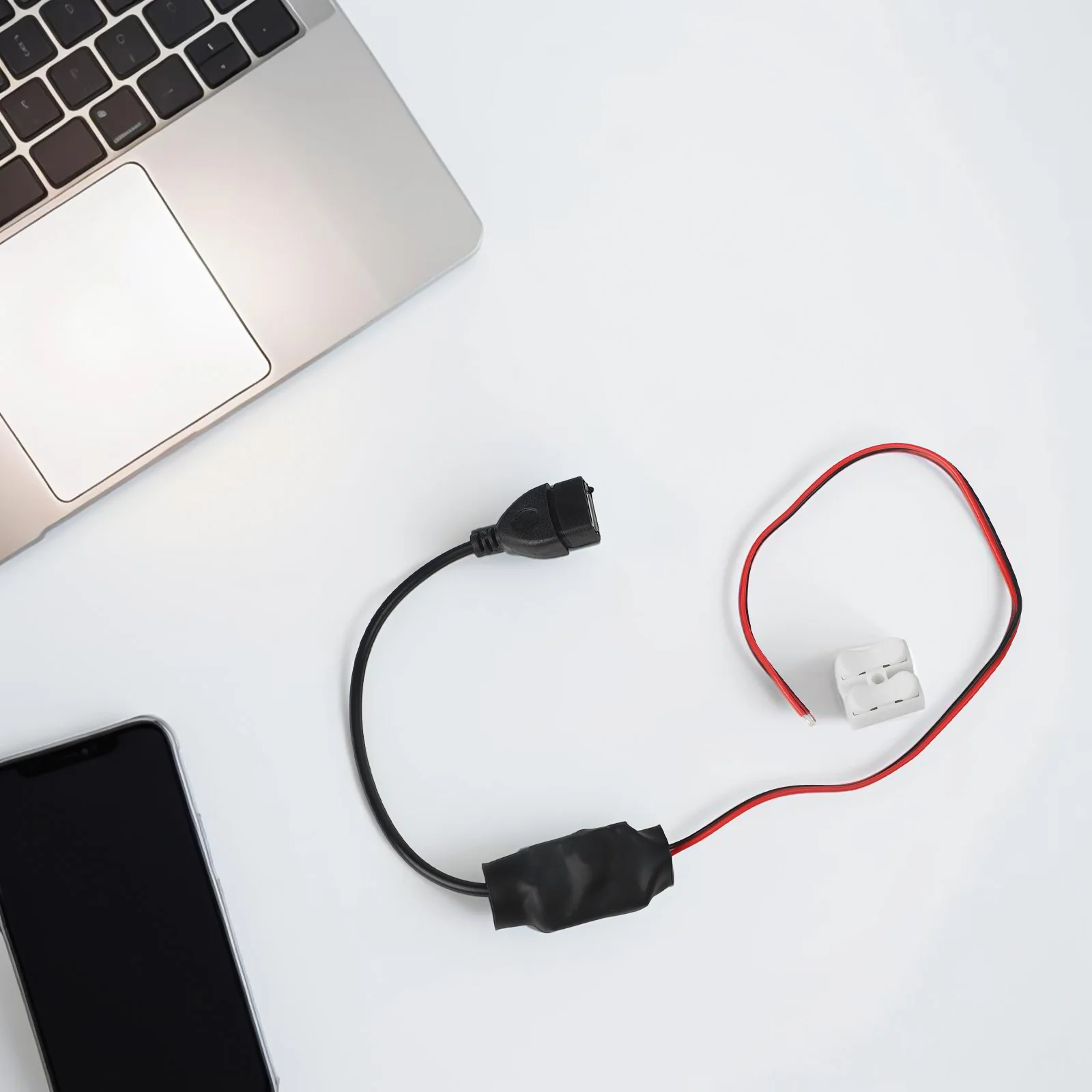 Portable 220V to 5V 1A Power Adapter for Wireless Cameras with Safety Features for Stable Operation in Household Environments