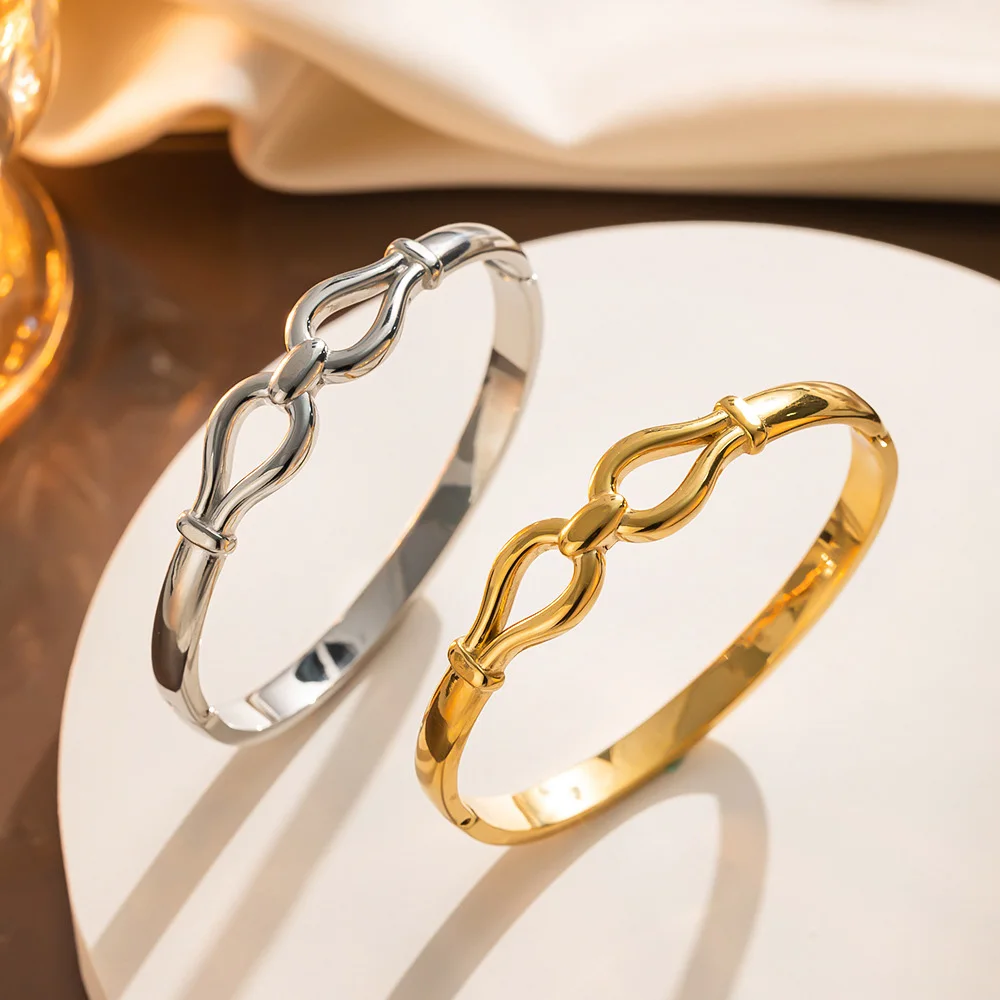 

Elegant 18kt gold-stainless steel-plated women's bracelet: unlimited-knot design, suitable for wedding celebrations