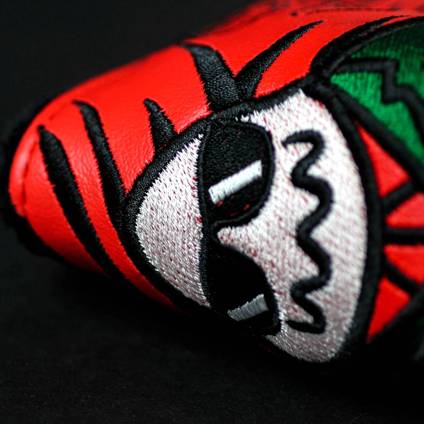 غطاء رأس مضرب الجولف مع إغلاق مغناطيسي جلدي مقاوم للماء مربع الزاوية اليمنى غطاء رأس مضرب نمط أحمر #3