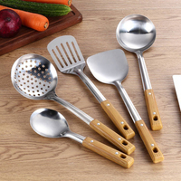 5Pcs/Set Stainless Steel Cooking Tool Sets with Wooden Handle Handle Soup Spoon Strainer Frying Spatula Rice Spoon Kitchen Tools