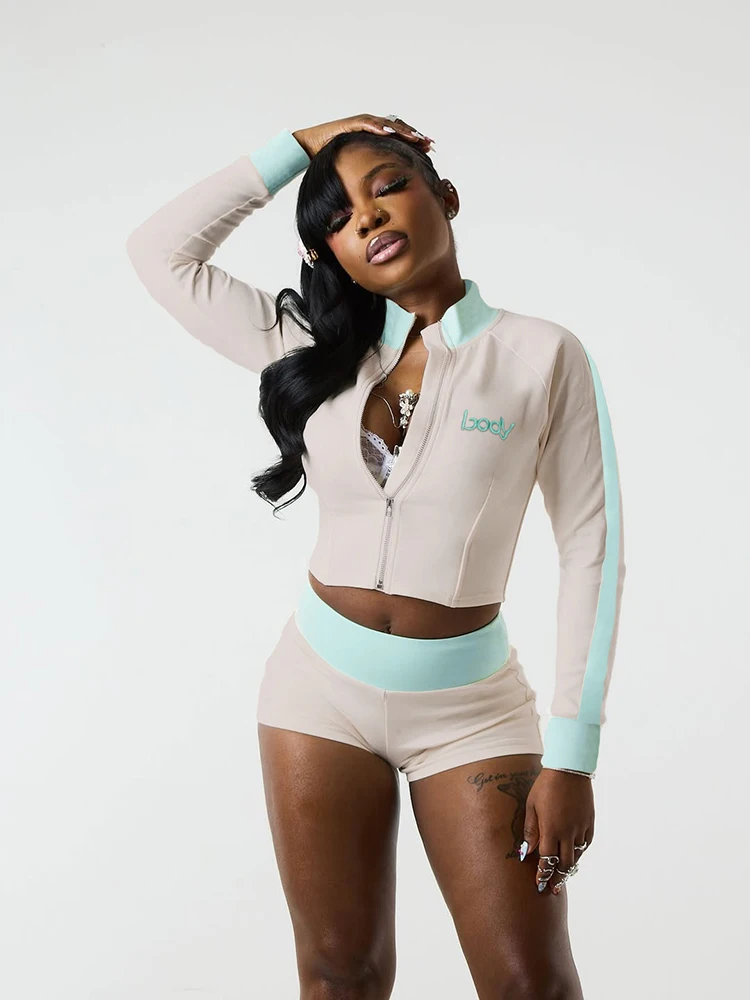 Nibber التطريز إلكتروني المرقعة المرأة 2 قطعة مجموعة البريدي المحاصيل سترة + شورت صغير تمتد عادية الشارع رياضي محب وتتسابق