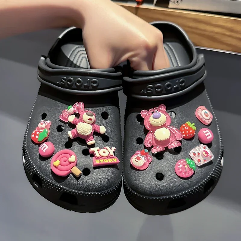 Strawberry bear hole shoe accessories, shoe buckles, women's DIY Karochi slippers, decorative buckles, hole shoe flower buckles