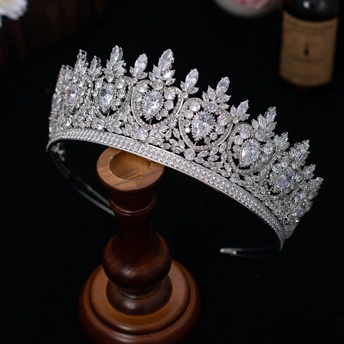 European Bridal Cubic Hair Crown Luxurious Noble Headwear Queenly Aura for Birthday Stage Banquet Evening Gown
