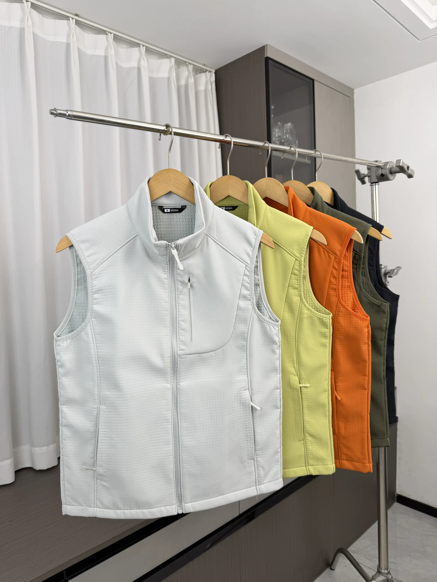 Waterproof Outdoor Grid Pattern Fabric Vest Lightweight Anti-Wrinkle Stand Collar Men's Casual Style Breathable Zipper Closure