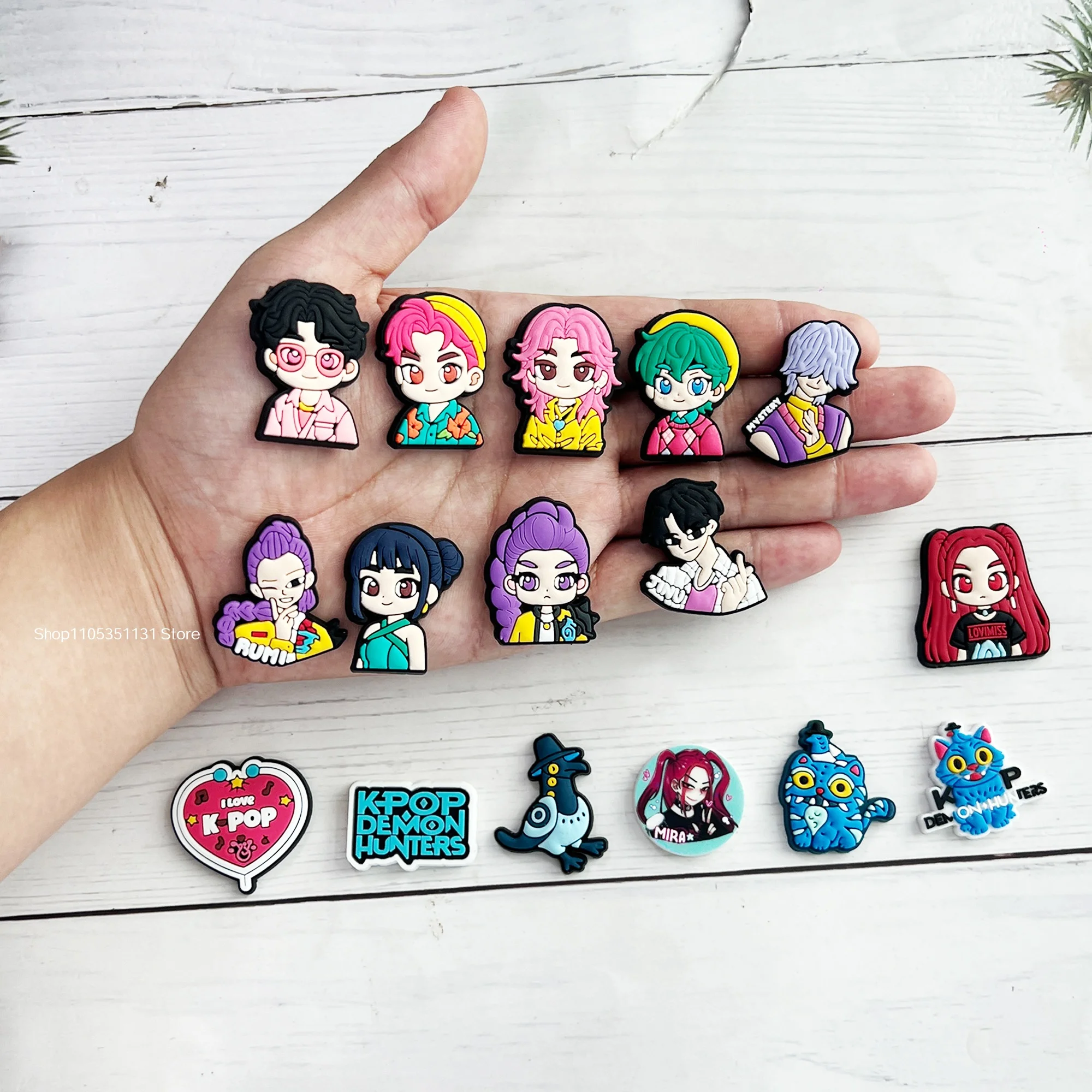 Niedliche Cartoon-Figuren Schuh-Charms Chibi Bunte PVC-Schuhdekorationen für Clogs Gartenschuhe Sandalen Taschen DIY-Zubehör Geschenk – Detail 7