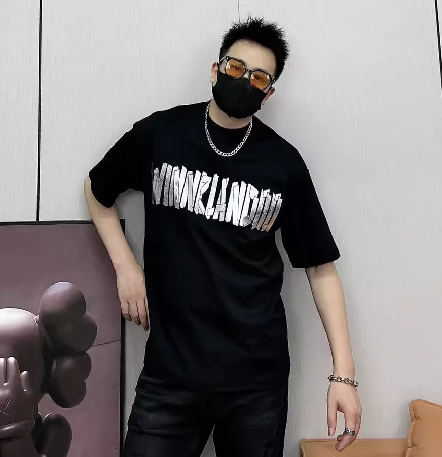 

Silver Letter Print Loose Fit Men's T-irt ort Sve Faion Urban Sle Antibacterial Casual Top for Autumn Season